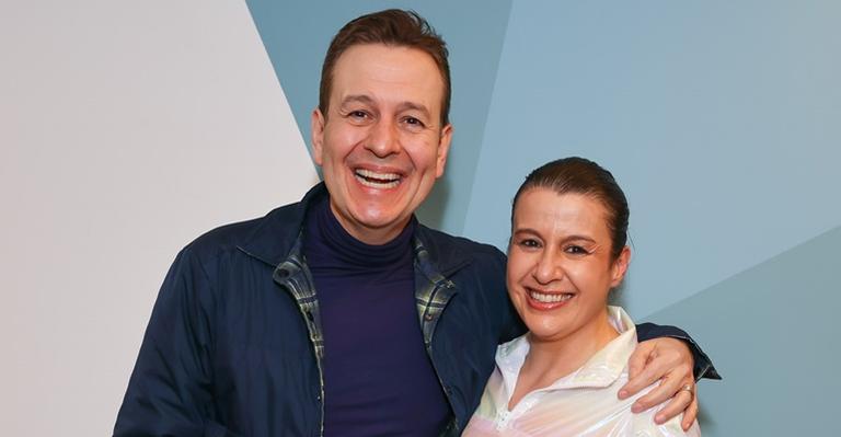 Celso Zucatelli prestigia a esposa Ana Claudia na estreia do espetáculo ”Bullying – O Musical”