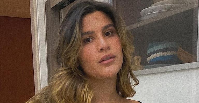 Giulia Costa renova o bronzeado com biquíni cavado e rouba a cena com corpaço: ”Um espetáculo!”