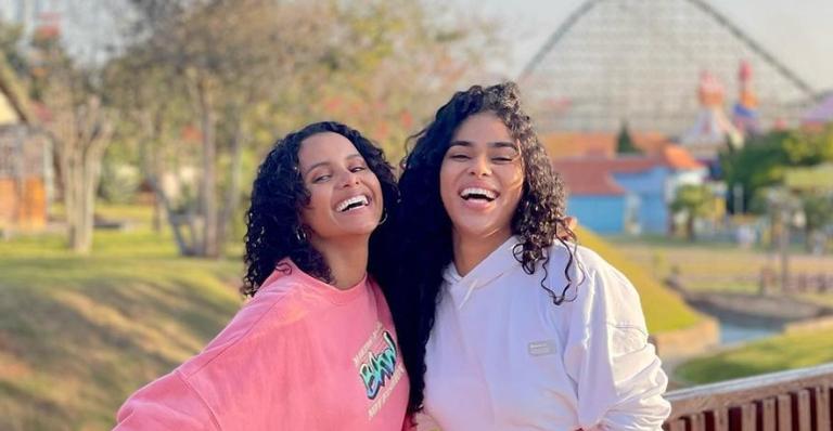 Gleici Damasceno aproveita dia no parque de diversões com Elana Valenária e amigos