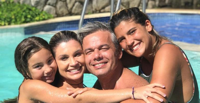 Otaviano Costa relembra momentos divertidos em família em vídeo especial