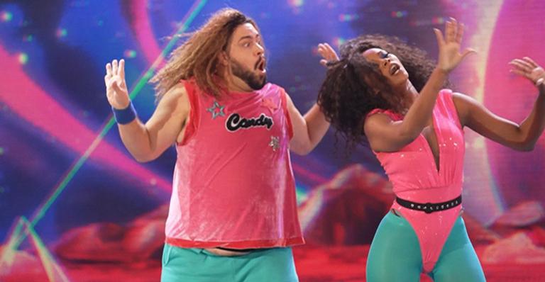 Tiago Abravanel surpreende com grito de orgulho gay e emociona na ‘Super Dança’