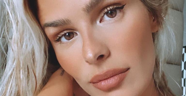 Yasmin Brunet curte dia ensolarado e ostenta shape impecável nas Maldivas