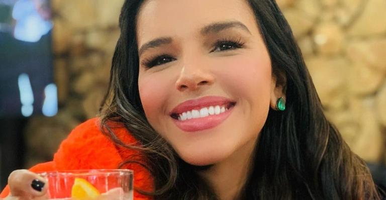 Em pousada luxuosa, Mariana Rios surge com look romântico para dia ensolarado: ”Bem menininha”