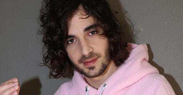 Fiuk faz a fila andar e engata romance com blogueira de moda, revela colunista