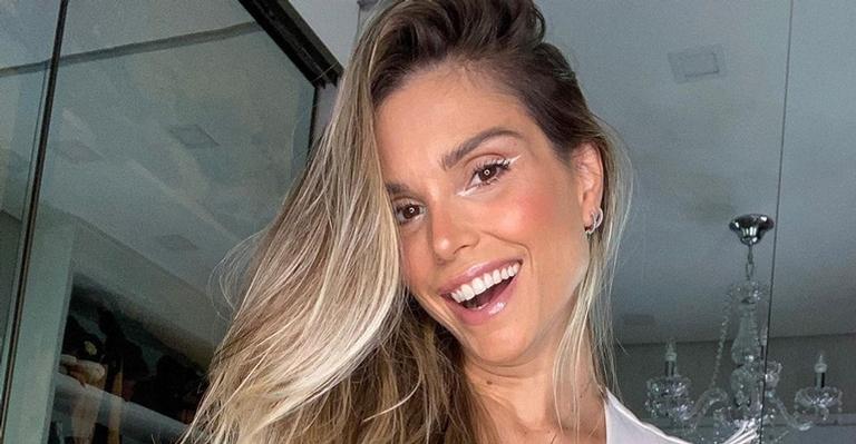 Flávia Viana posta clique de biquíni e manda recado aos haters: ”Super feliz com meu corpo”