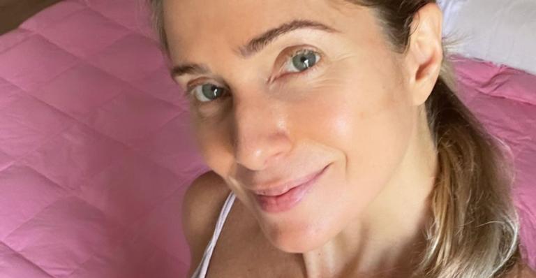 Leticia Spiller é vacinada contra a Covid-19 e não segura a emoção: ”Um vislumbre de esperança”