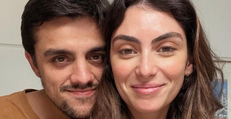 Mãe de três, Mariana Uhlmann relembra situação que viveu com Felipe Simas: ”Descontei tudo nele”