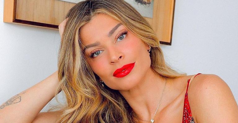 Grazi Massafera esbanja flexibilidade ao praticar yoga: ”Evoluindo eu vou fluindo”