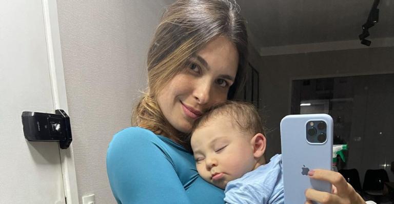 Kamilla Salgado se derrete com cliques fofos do filho, Bento: ”Está crescendo tão rápido”