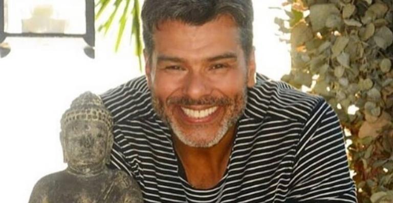 Maurício Mattar é imunizado contra a Covid-19 e celebra em suas redes: ”Agora sim!”