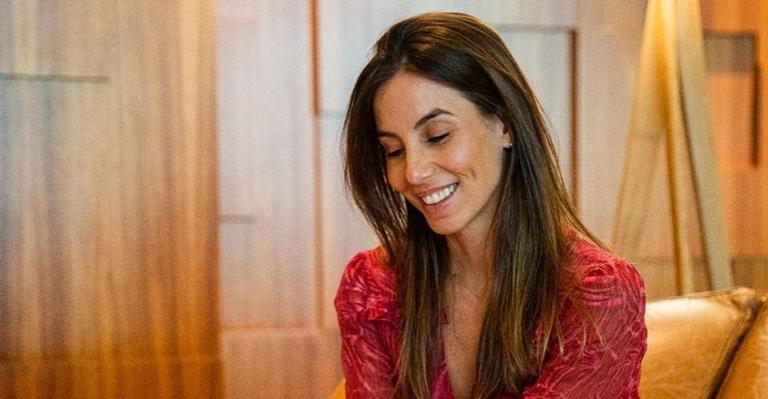 Tania Khalill posta clique raro de biquíni e surpreende a web: ”Chique e plena”