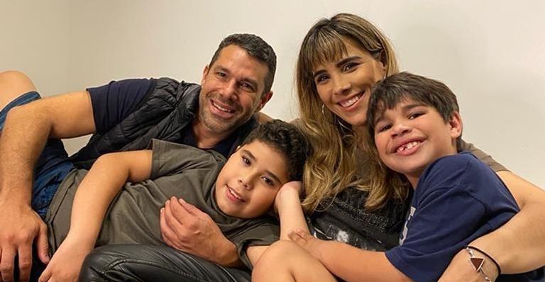 Wanessa Camargo celebra início das férias com clique ao lado do marido e filhos: ”Família linda!”