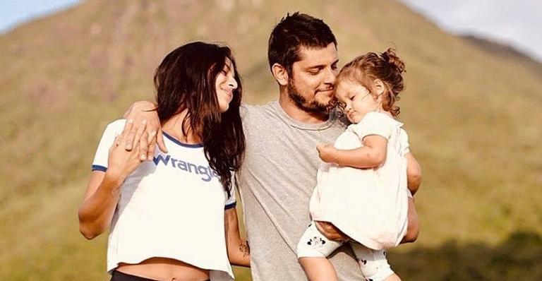 Yanna Lavigne mostra a felicidade da filha, Madalena, com a nova gravidez