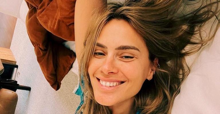 Carolina Dieckmann publica registros de biquíni e arranca suspiros