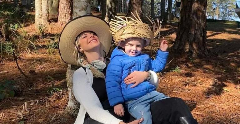 Em Atibaia, Karina Bacchi publica sequência de cliques divertidos