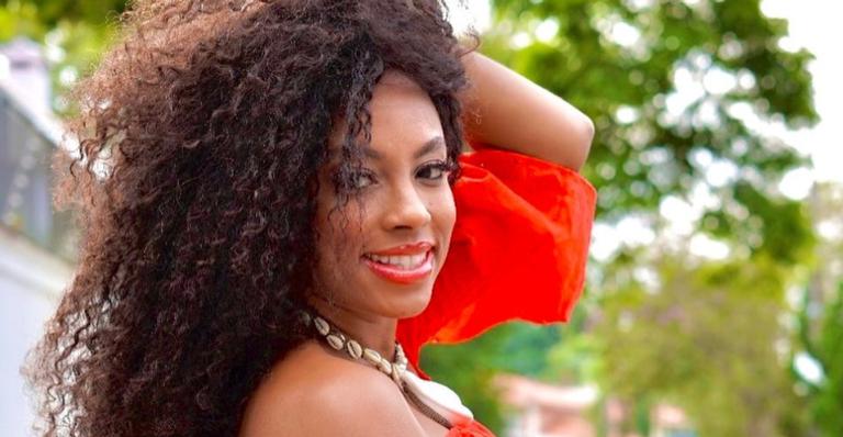 Lumena Aleluia surpreende ao surgir com visual renovado