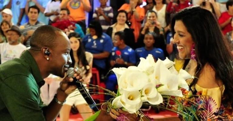 Regina Casé surge com Thiaguinho em vídeo e revela parceria: ”Coisa maravilhosa que vem por aí”