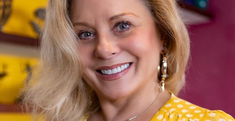 Vera Fischer encanta web ao compartilhar registros de viagem na Inglaterra: ”Chique demais”