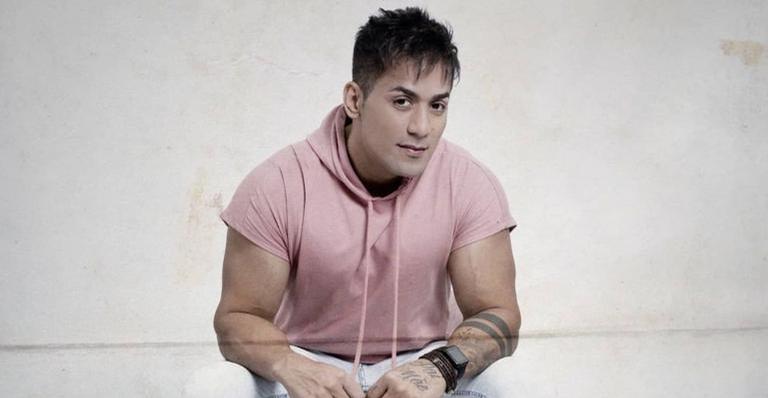 Sertanejo Tiago abre o jogo sobre cirurgia íntima: ”É possível”