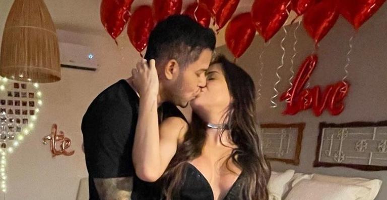 Completando 6 meses de namoro, Gabi Martins e Thierry trocam declarações na web