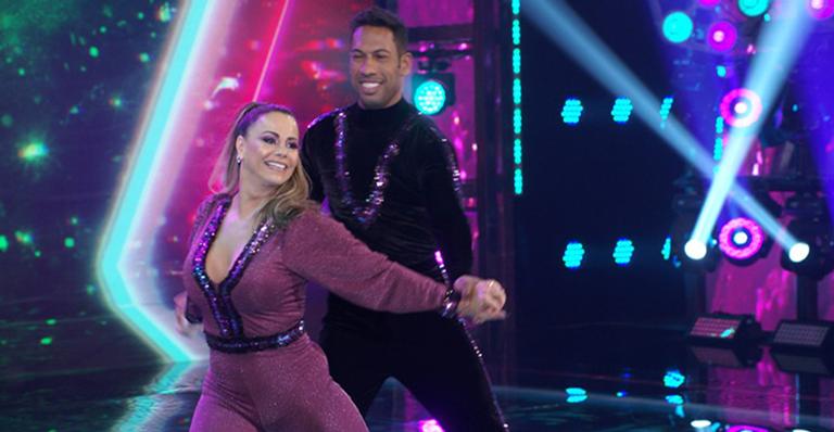 Viviane Araújo e Juliana Didone arrasam e passam de fase na ‘Super Dança’