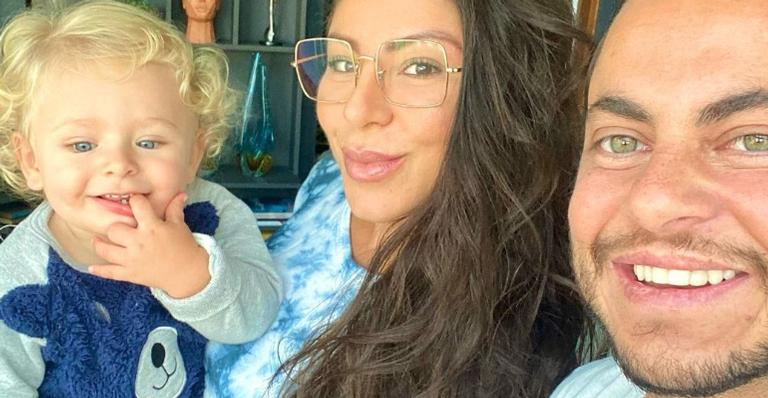 Andressa Ferreira e Thammy Miranda presenteiam Bento com carro elétrico de brinquedo: “Família linda!”