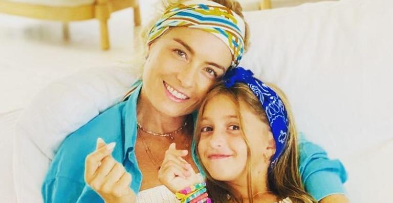 Angélica aproveita passeio de bicicleta com a filha, Eva: ”Eu e ela!”