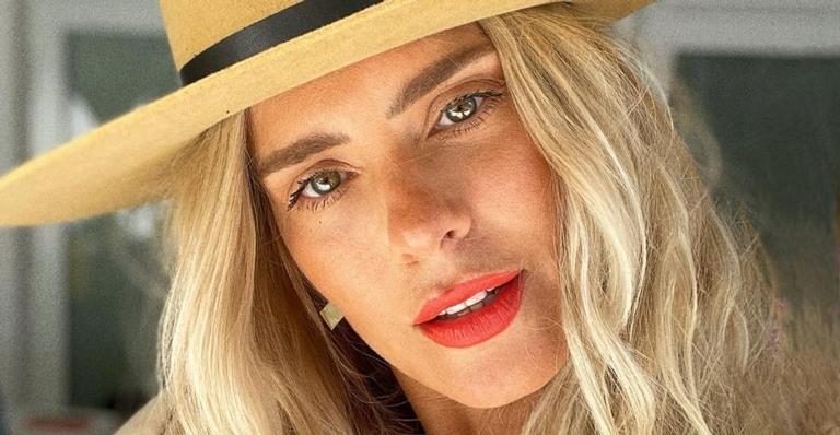 Carolina Dieckmann exibe shape escultural com biquíni fininho em praia de Búzios: ”Que corpo!”
