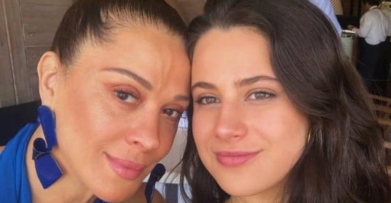 Claudia Raia compartilha lindo registro com a filha, Sophia: ”Amo tanto!”