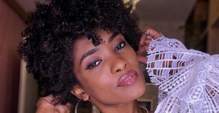 Erika Januza arranca suspiros da web ao surgir deslumbrante em clique nas redes: ”Sempre linda!”
