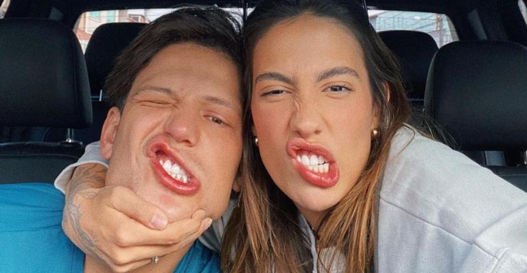 Gabi Brandt e Saulo Poncio curtem dia na praia com o filho mais velho, Davi