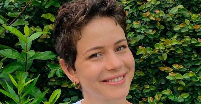 Leandra Leal é vacinada contra a Covid-19 e manda recado: ”Vacinar é um gesto de amor”