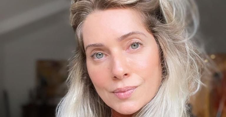 Letícia Spiller esbanja plenitude ao curtir seu domingo em casa