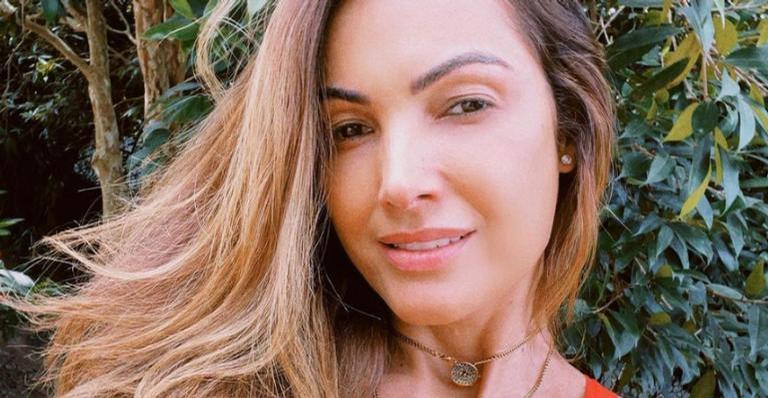 Repleta de estilo, Patrícia Poeta rouba a cena na web ao apostar em top colorido: ”Domingo!”