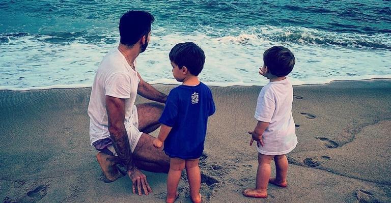 Thales Bretas posta foto com os filhos e lamenta saudade de Paulo Gustavo