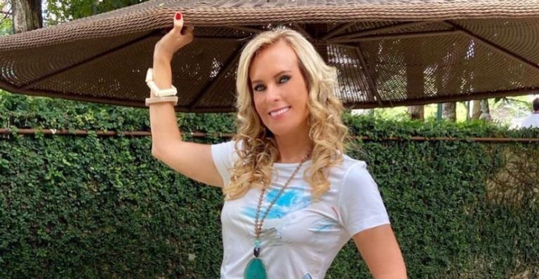 No aniversário da neta, Helô Pinheiro reúne mulheres da família em registro combinando look