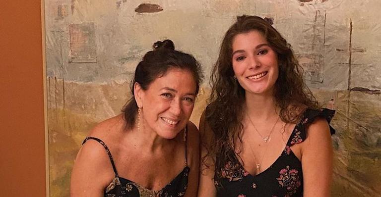 Giulia Bertolli presta linda homenagem de aniversário para mãe, Lilia Cabral