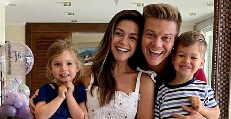 No Rio, Thais Fersoza e Michel Teló levam os filhos ao aquário: ”Pensem na alegria das crianças!”