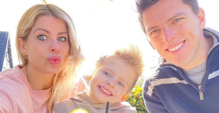 Karina Bacchi abre álbum de fotos de viagem em família: ”Amores!”