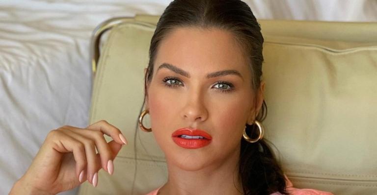 Belíssima, Andressa Suita aposta em look chiquérrimo e decotado para último dia de gravações