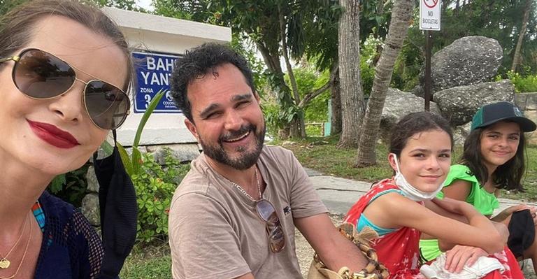 No Caribe, Flávia Camargo curte férias em família: ”Tão lindo e perfeito”