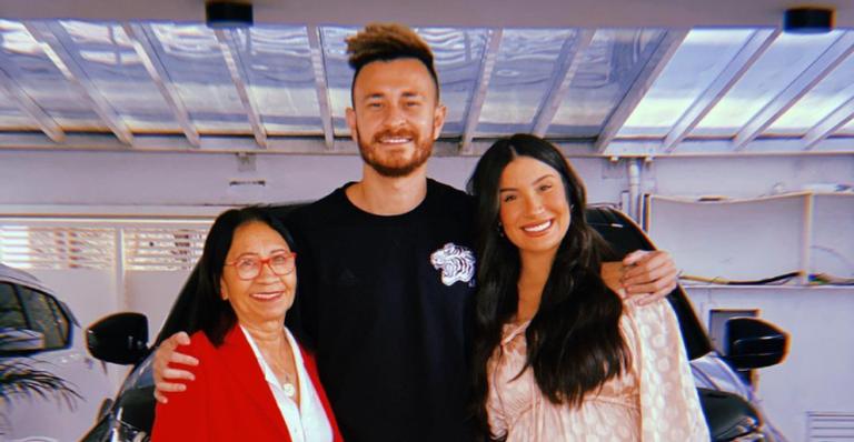 Fred e Bianca Andrade fazem dancinha famosa na web ao lado da família: ”Última com o barrigão!”