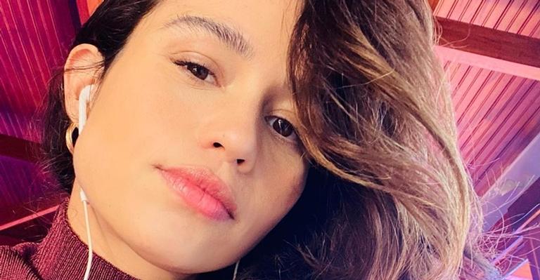 Grávida, Nanda Costa recebe primeira vacina da Covid-19: ”O SUS salva! Ele não”