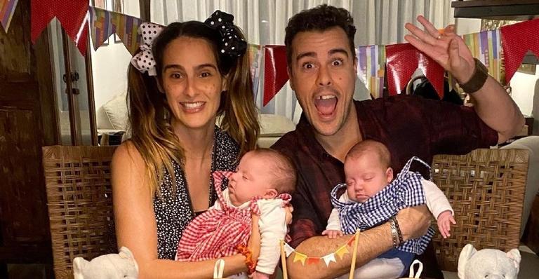 Joaquim Lopes publica foto ao lado de Marcella Fogaça e das gêmeas