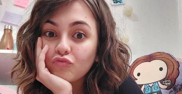 Klara Castanho registra bastidores de gravação de novo projeto
