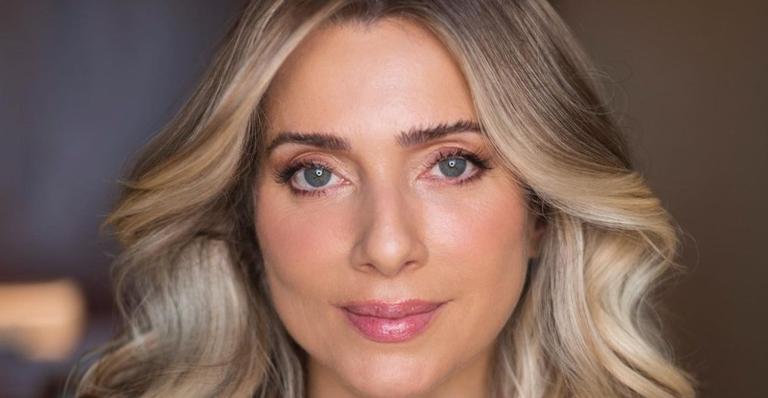 Leticia Spiller surge completamente nua em ensaio belíssimo e web baba: ”Uma obra de arte”