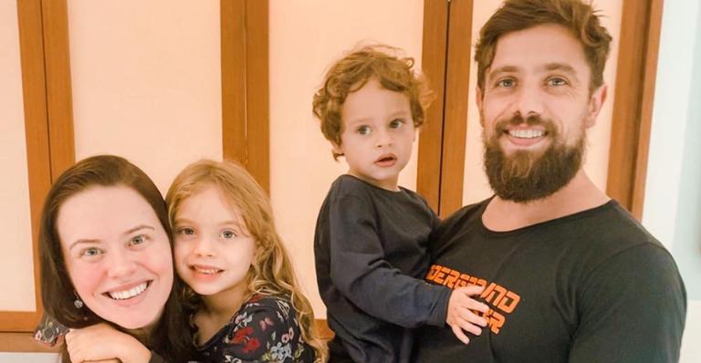 Mari Bridi mostra a diversão caseira de seus filhos, Aurora e Valentim: ”Cabaninha em casa”