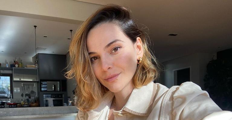 Tainá Müller relembra revigorante banho de cachoeira: ”Eu precisava dessa cachoeira”