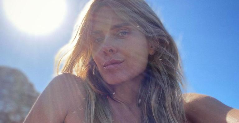 Carolina Dieckmann relembra personagem icônica da sua carreira e fãs voltam no tempo
