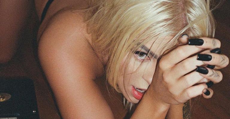 Luísa Sonza expõe lado mais vulnerável no seu novo álbum ‘DOCE 22’